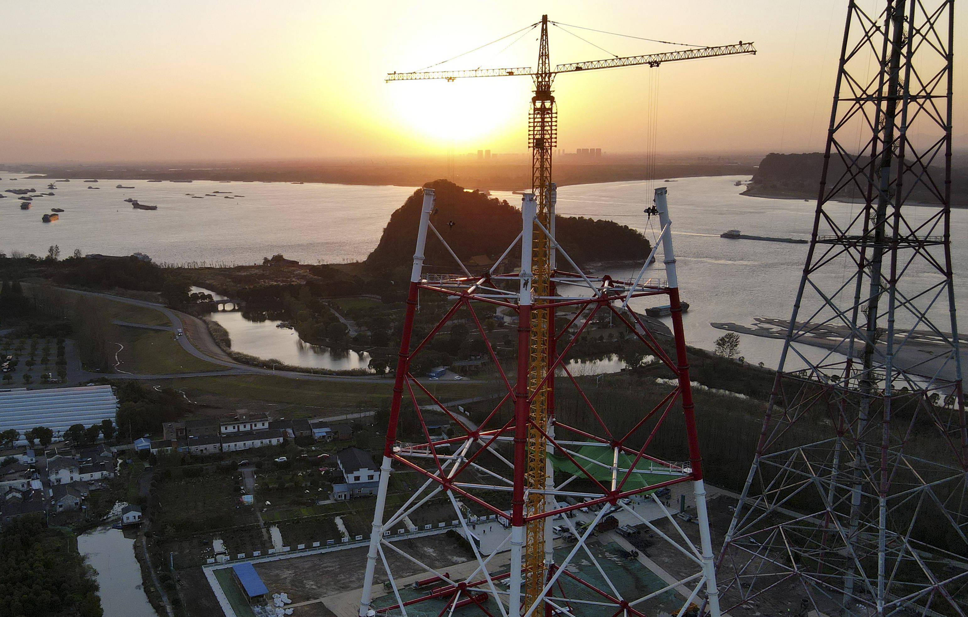 我在高空建电塔--能源通道上的&ldquo;蜘蛛人&rdquo;